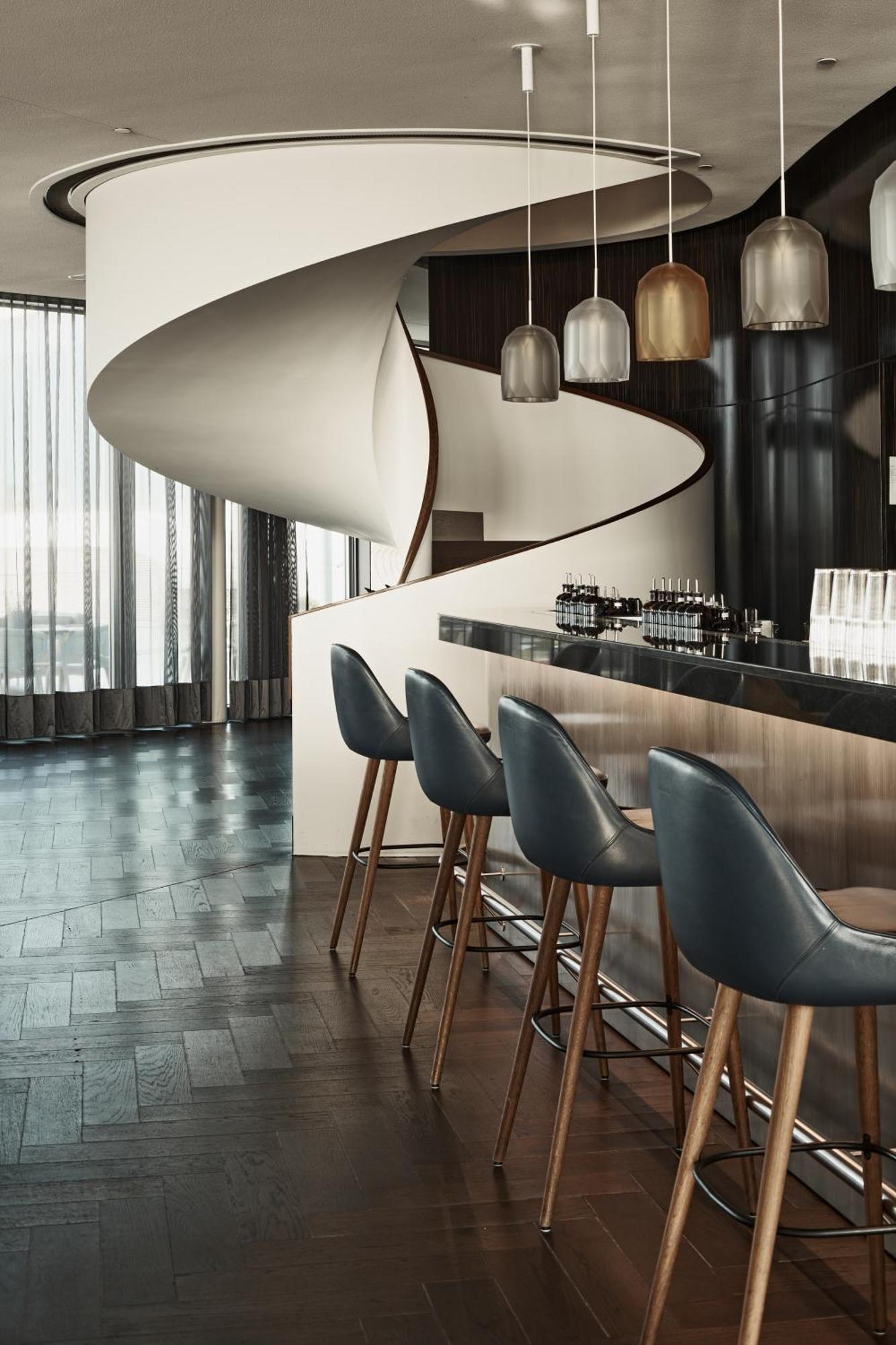 The Fontenay Hamburg Zewnętrze zdjęcie The bar at the 101 Sky Bar