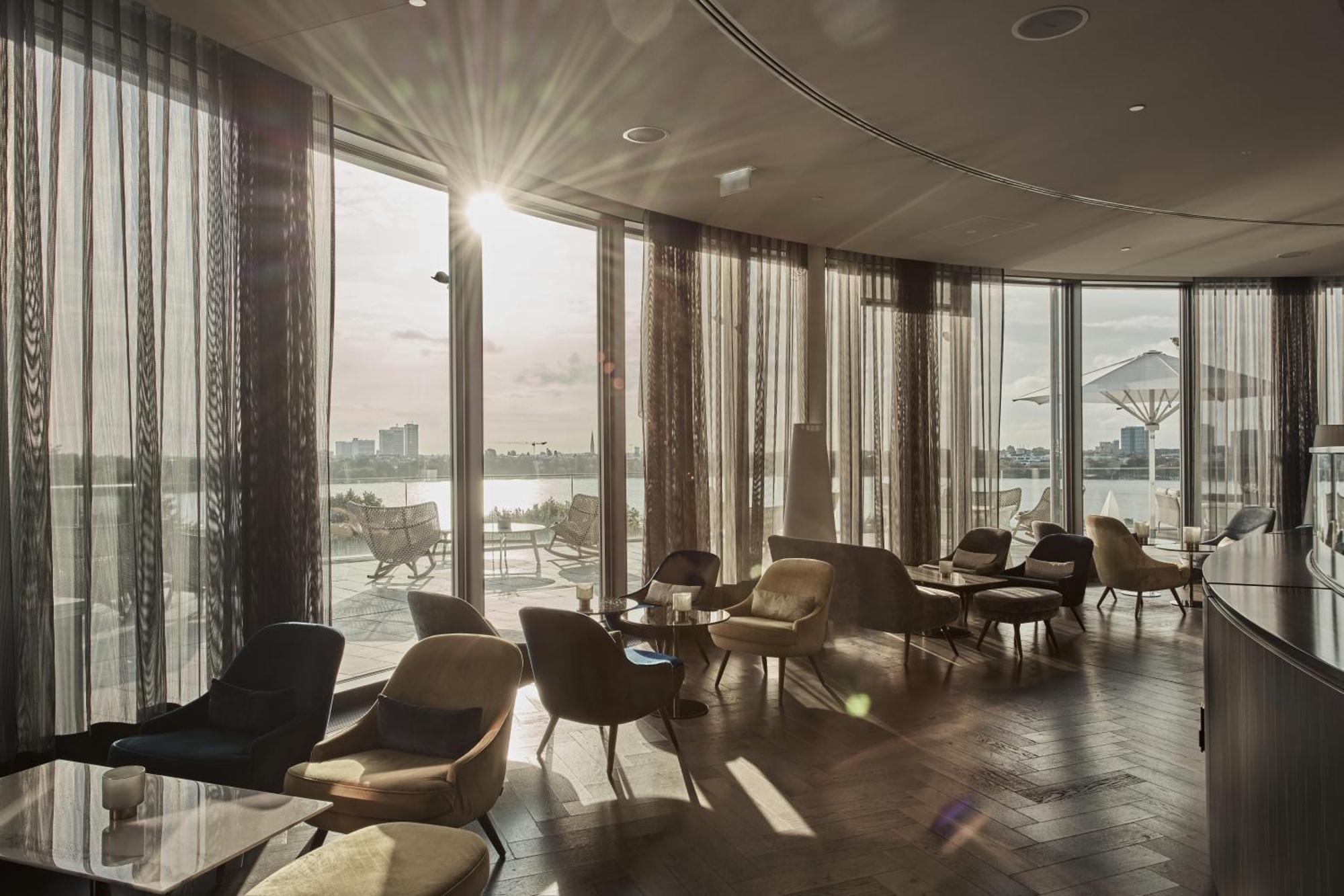 The Fontenay Hamburg Zewnętrze zdjęcie The Sky Bar